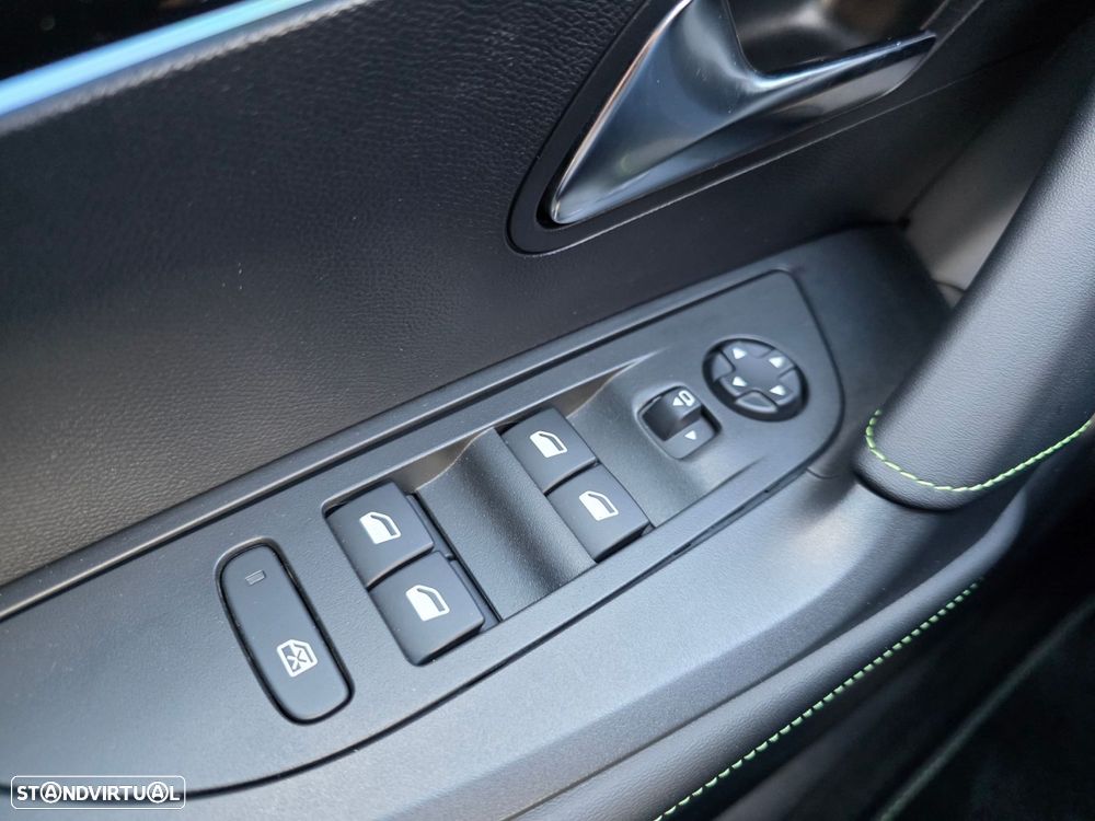 Peugeot 2008 1.2 PureTech GT EAT8 - 19