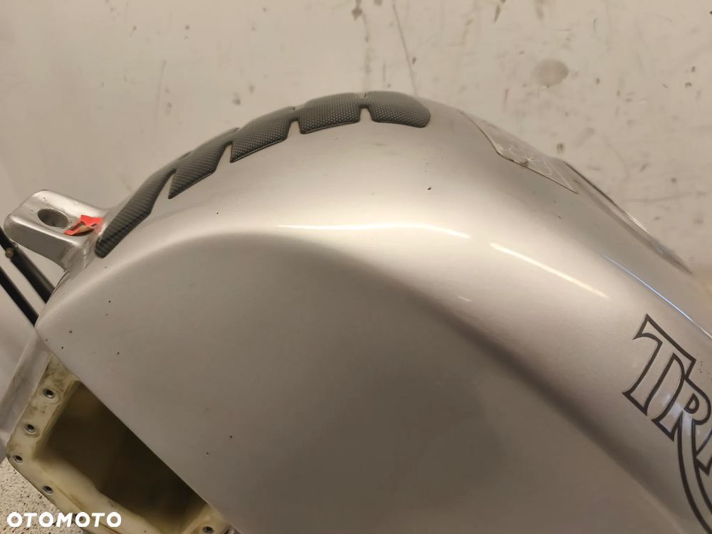 Bak, zbiornik paliwa Triumph Daytona 955i 955 - 11