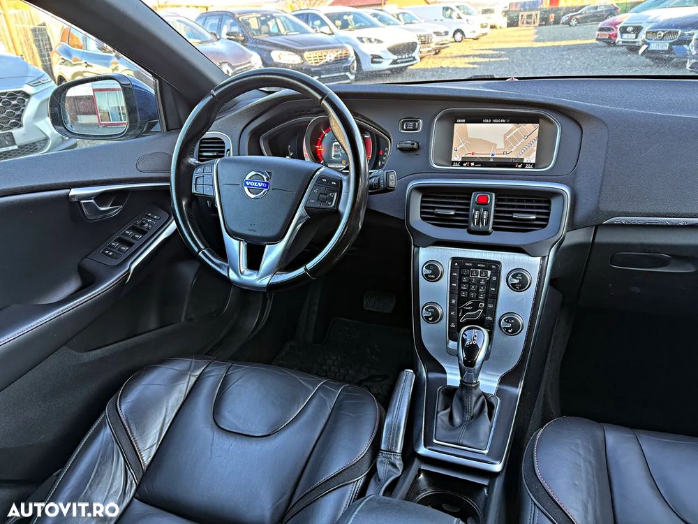 Volvo V40 Cross Country D3 Geartronic Ocean Race - 24