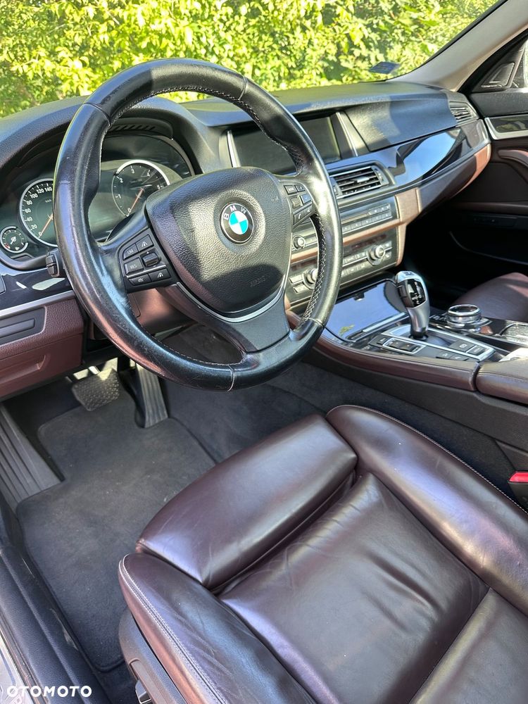 BMW Seria 5 525d xDrive Luxury Line - 2