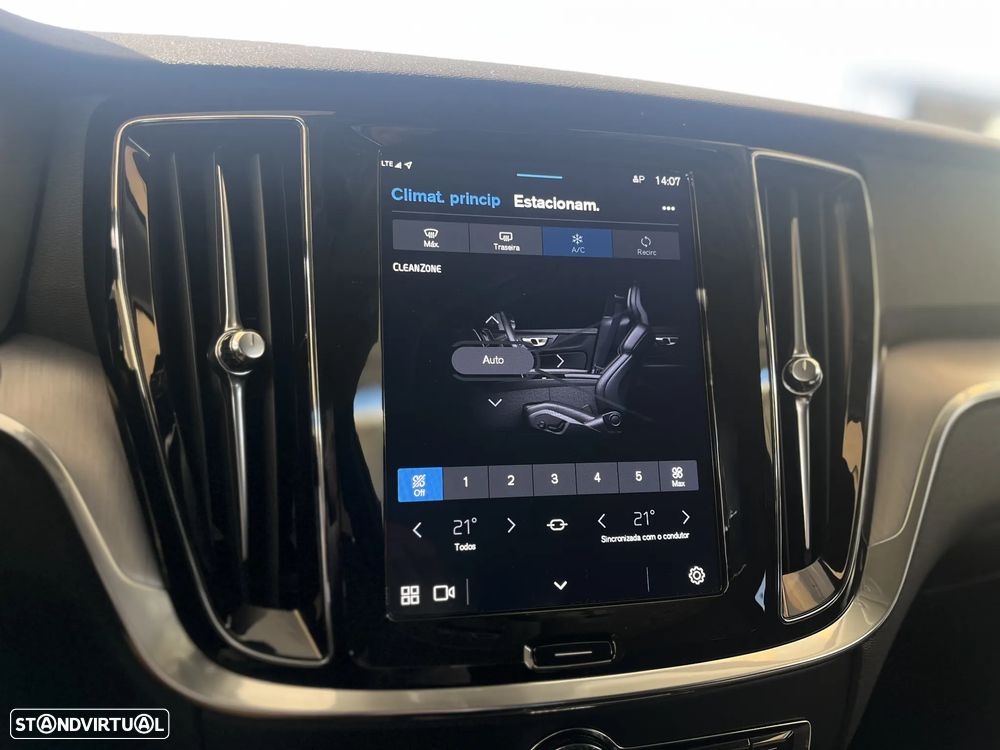 Volvo XC 60 2.0 T6 PHEV Core AWD - 32