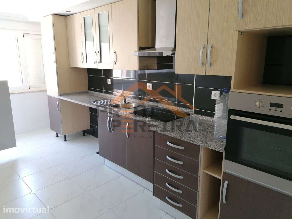 Situado em Odivelas, T3 remodelado para arrendamento. - Grande imagem: 4/19