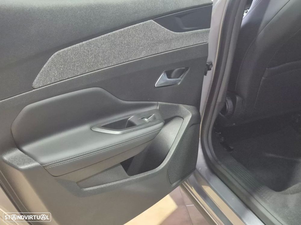 Peugeot 408 1.2 Hybrid Allure e-DCS6 - 8