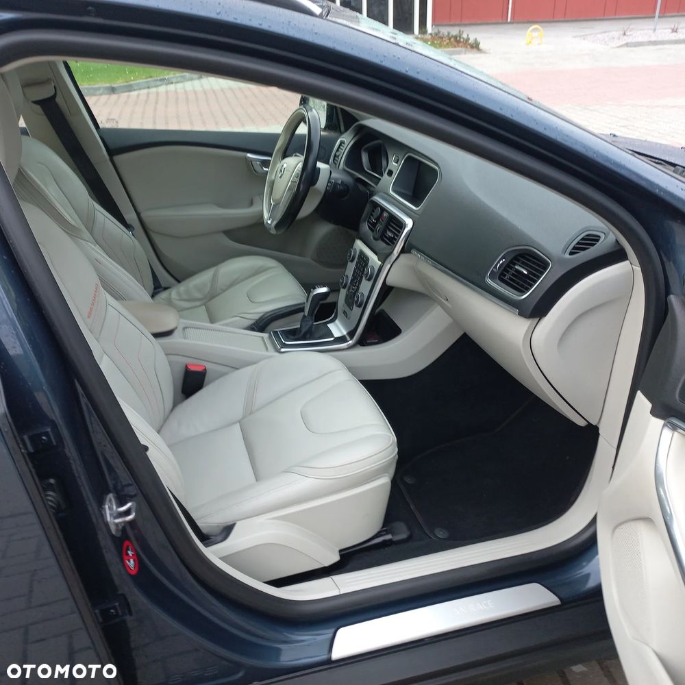 Volvo V40 Cross Country D4 Ocean Race - 14