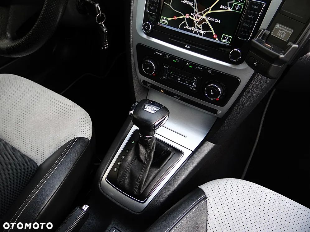 Skoda Octavia 2.0 TDI CR DPF DSG RS - 32