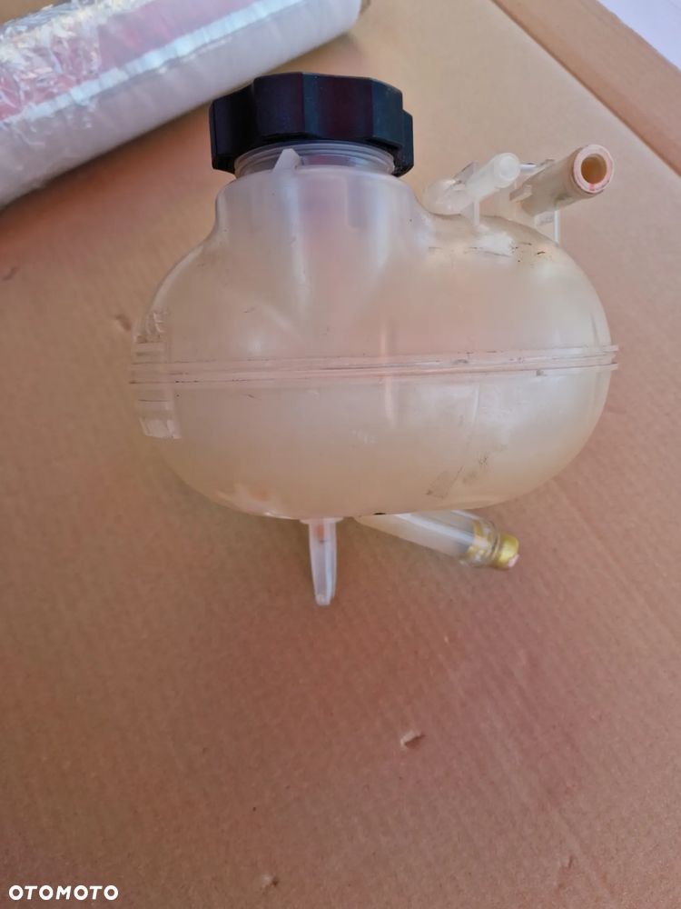 Zbiorniczek wyrównawczy plynu Jeep Renegade - 2