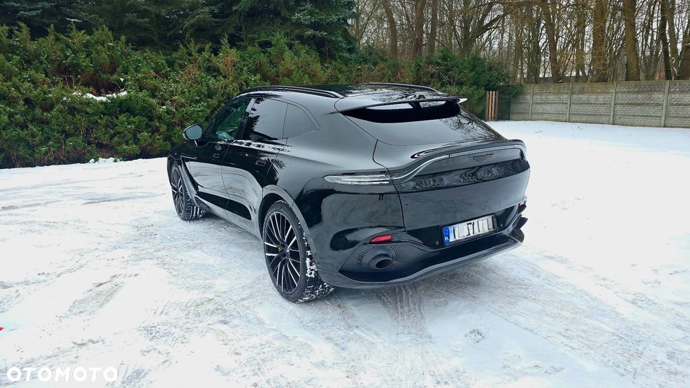 Aston Martin DBX - 7