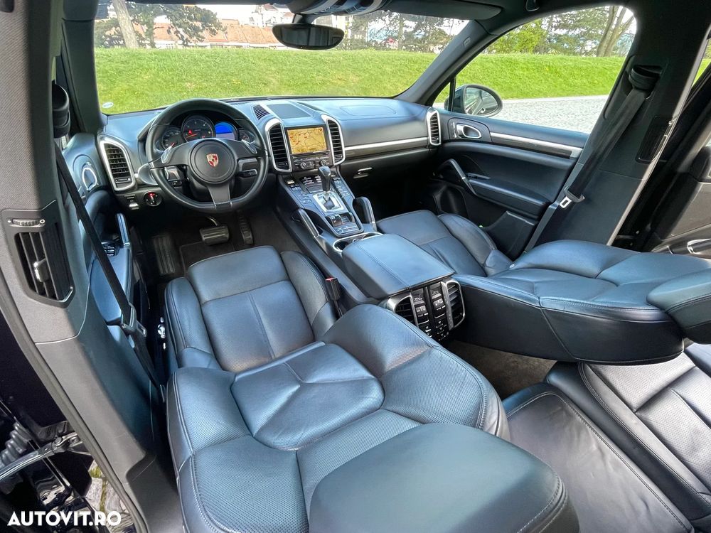 Porsche Cayenne 3.0 L V6 - 24