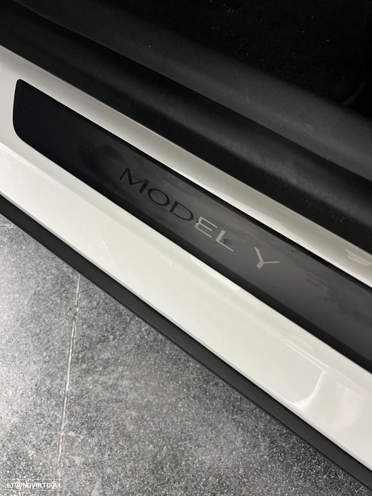 Tesla Model Y Long Range Dual Motor AWD - 25