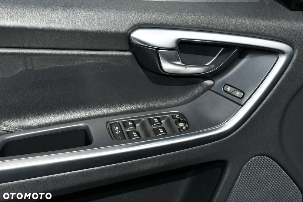 Volvo XC 60 D3 Drive-E Kinetic - 36