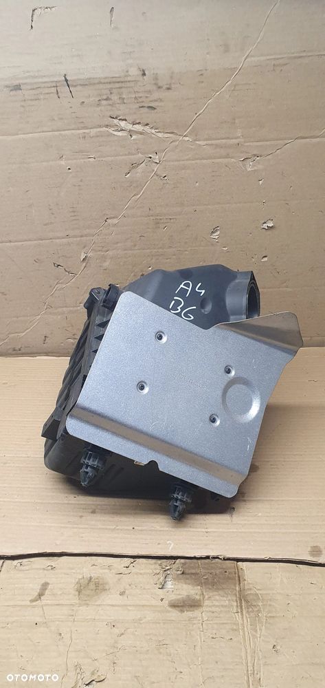 Obudowa filtra powietrza Audi A4 B6 06B000183 06B133837AE - 3