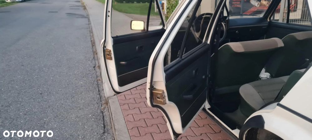 Volkswagen Golf 1.1 - 12