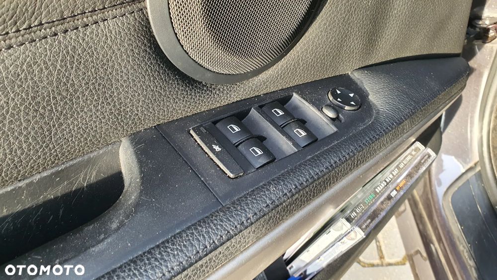 BMW Seria 3 325i - 37