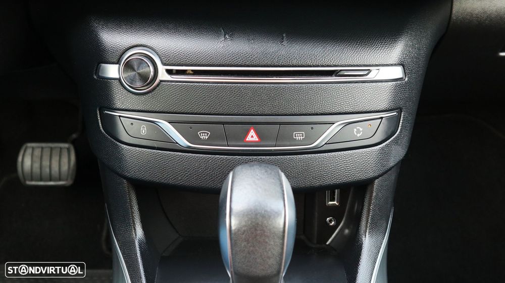 Peugeot 308 1.2 PureTech Allure EAT6 - 32