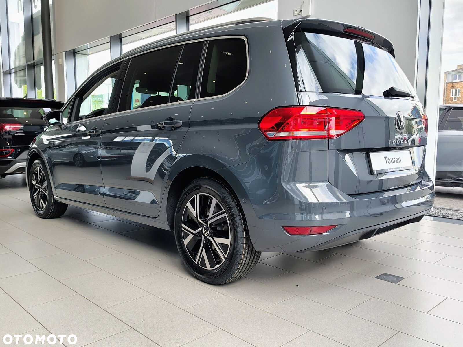 Volkswagen Touran - 4