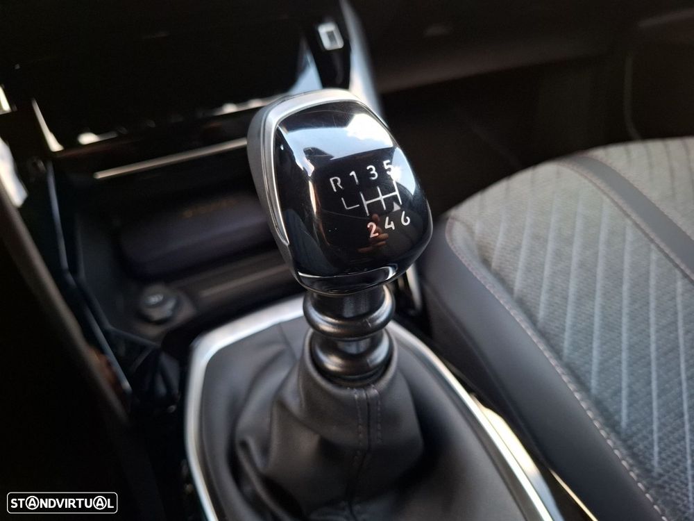 Peugeot 2008 1.2 Allure — fotografia 18