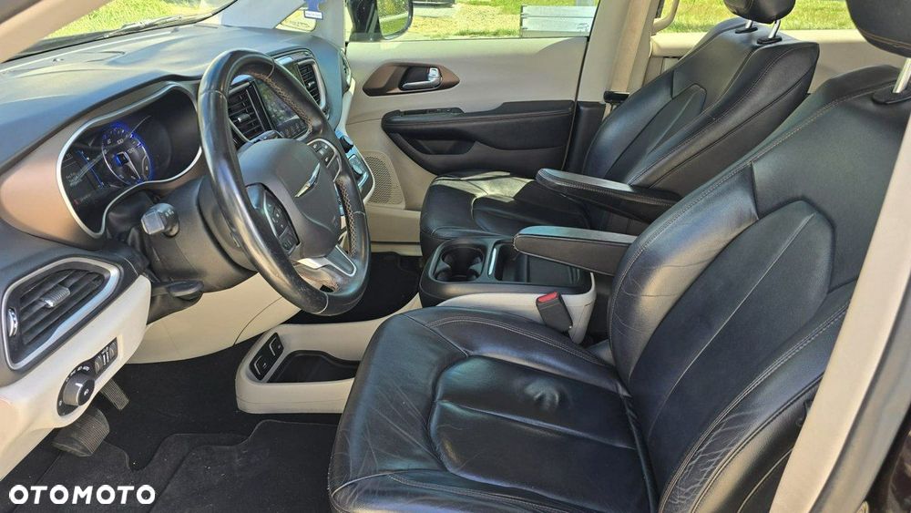 Chrysler Pacifica - 13