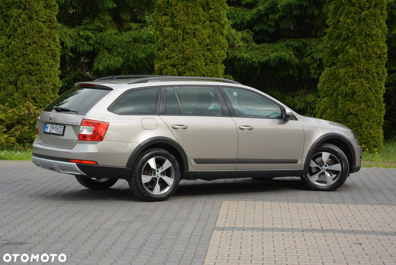 Skoda Octavia Combi 2.0 TDI 4x4 DSG Scout - 13