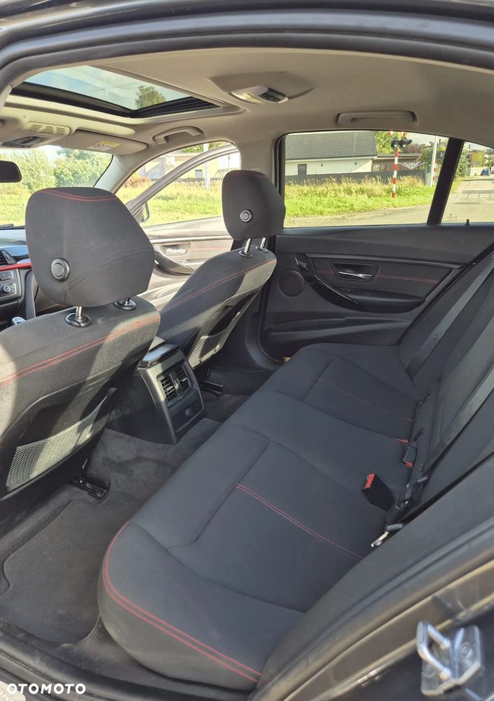 BMW Seria 3 330d Sport Line - 9