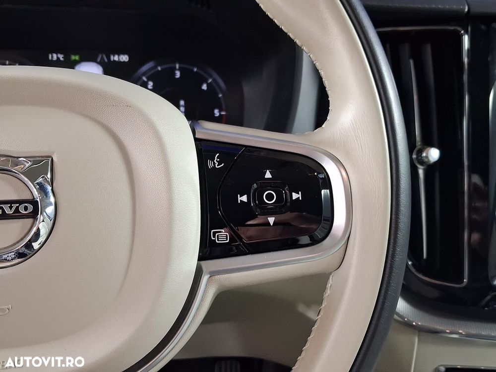 Volvo XC 60 B4 MHEV AT8 AWD Inscription - 18