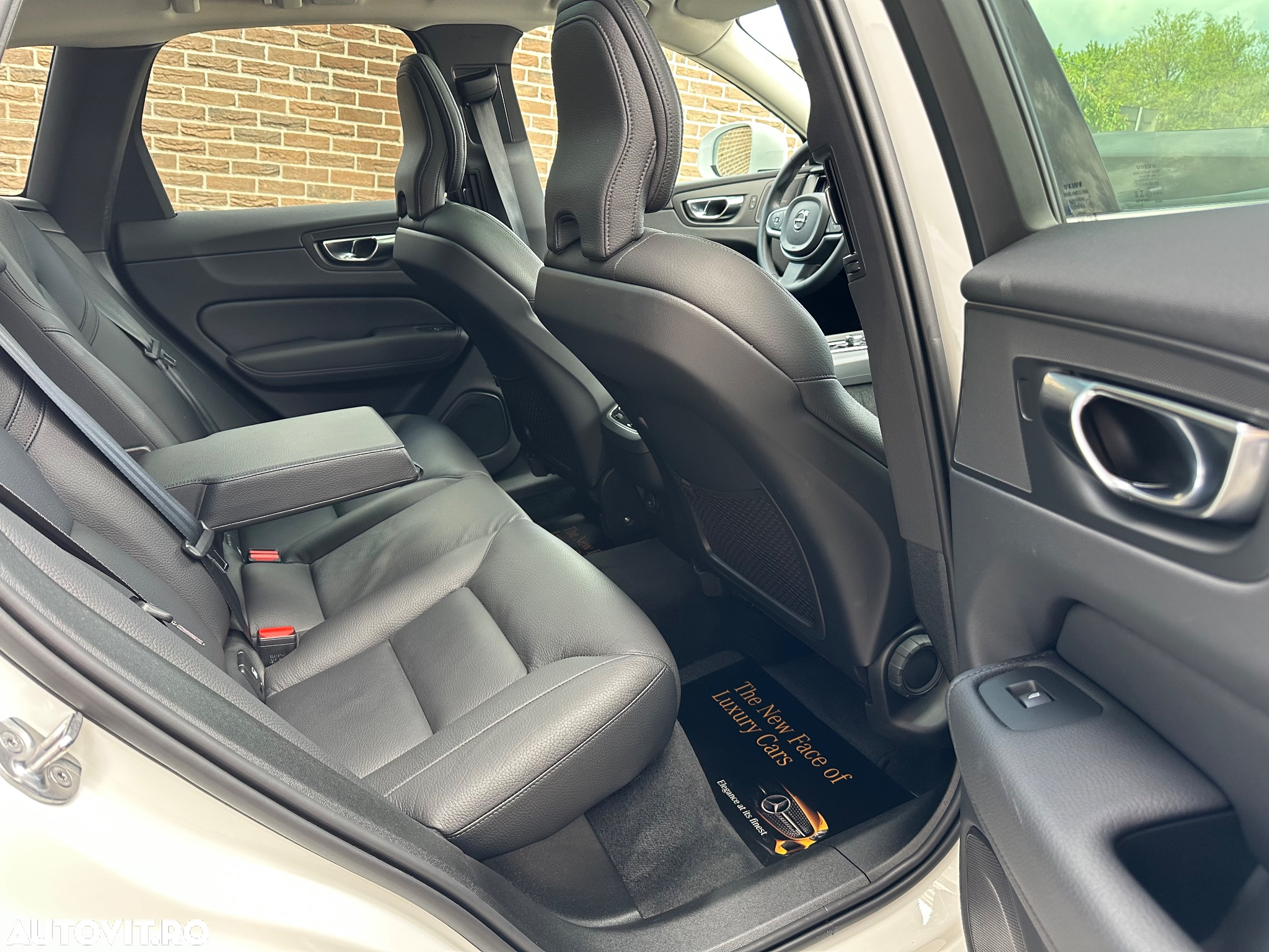 Volvo XC 60 B4 MHEV AT8 FWD Momentum Pro - 14