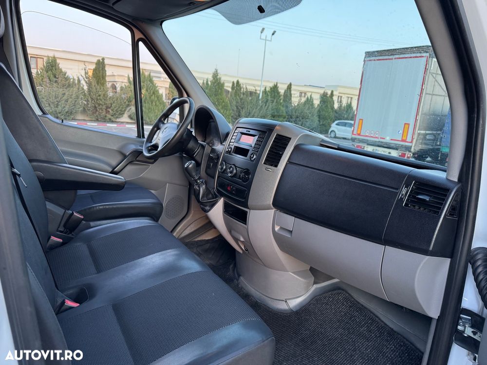 Mercedes-Benz Sprinter - 24