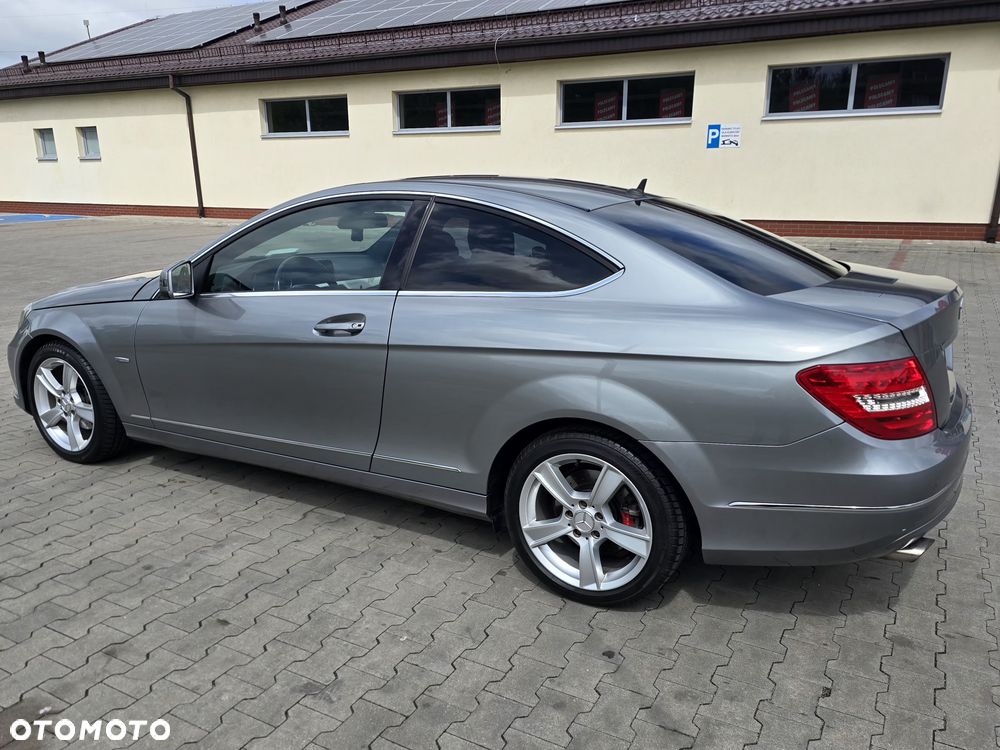 Mercedes-Benz Klasa C 250 CGI BlueEff - 8