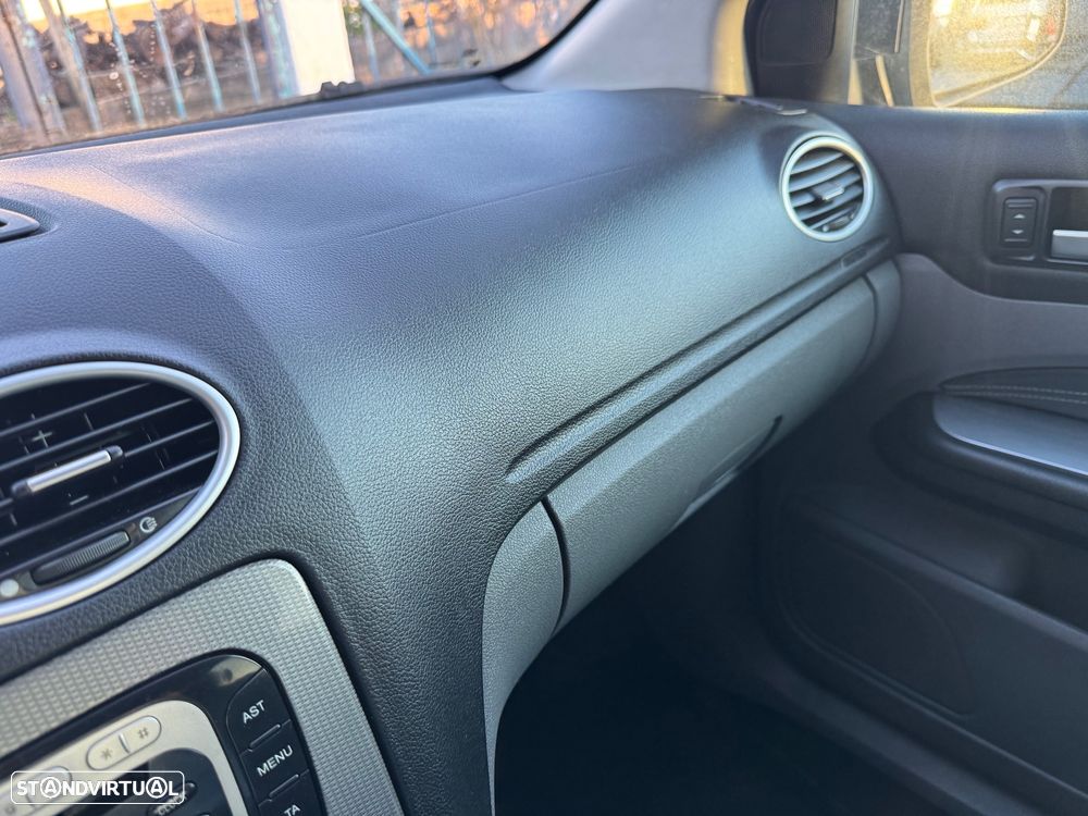 Ford Focus SW 1.6 TDCi Titanium - 22