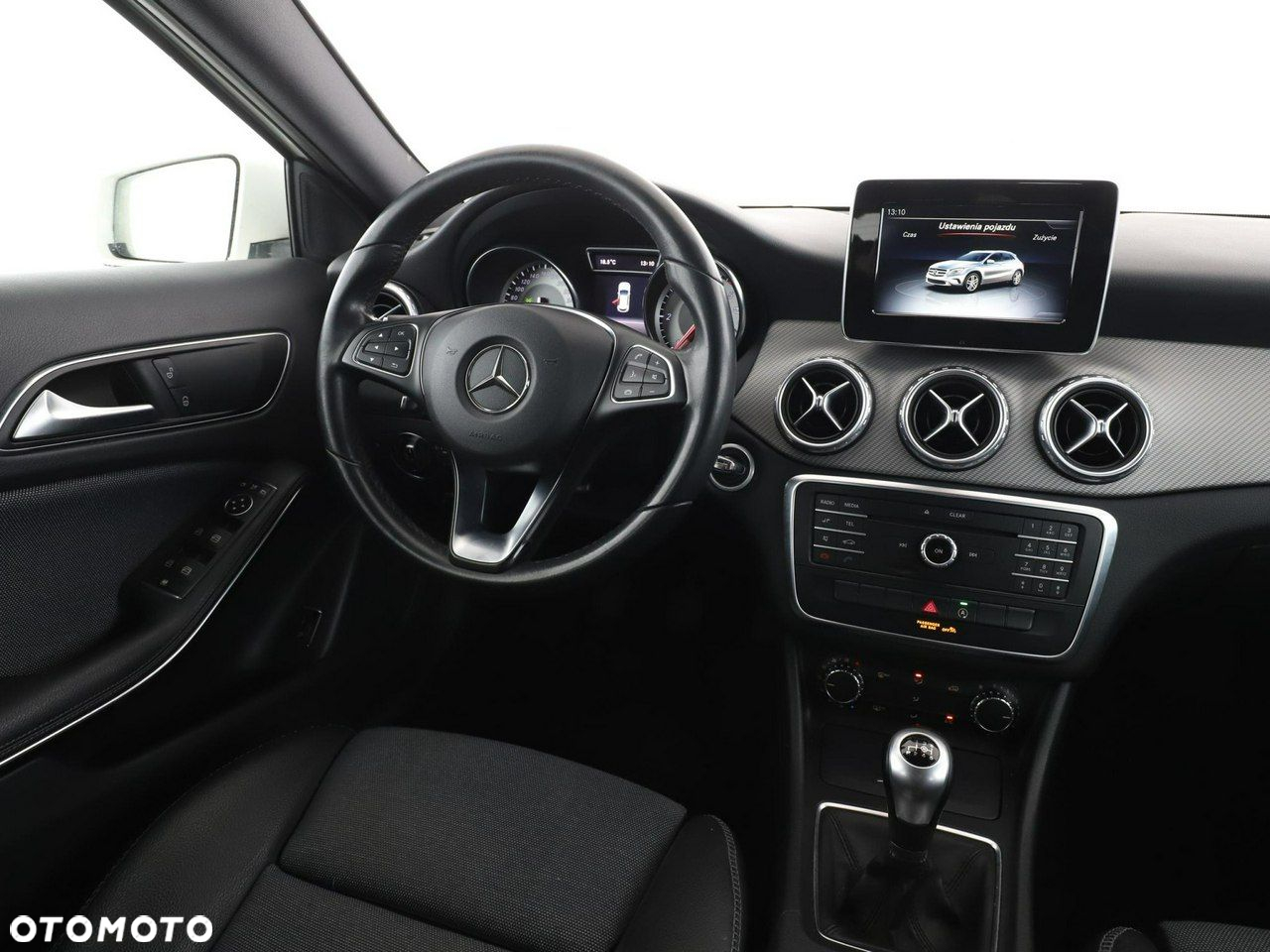 Mercedes-Benz GLA - 16
