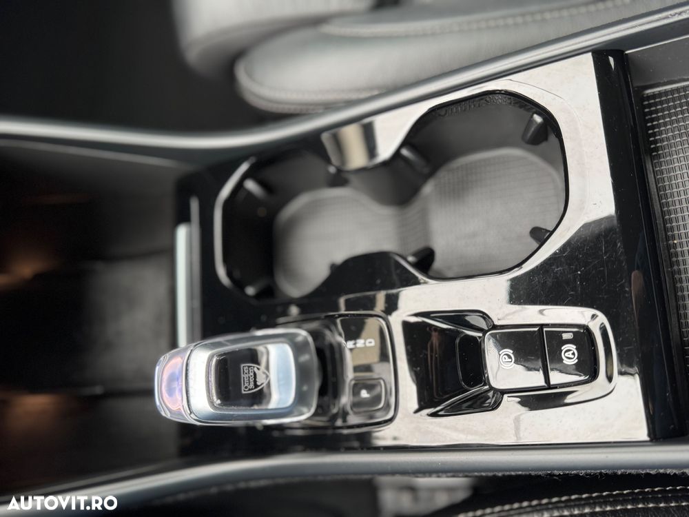 Volvo XC 40 T5 Recharge DKG Inscription Expression - 27
