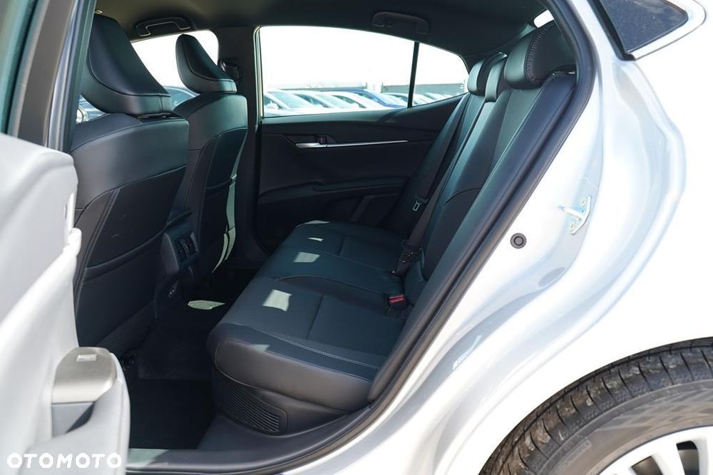 Toyota Camry 2.5 Hybrid Dynamic Force Comfort e-CVT - 11