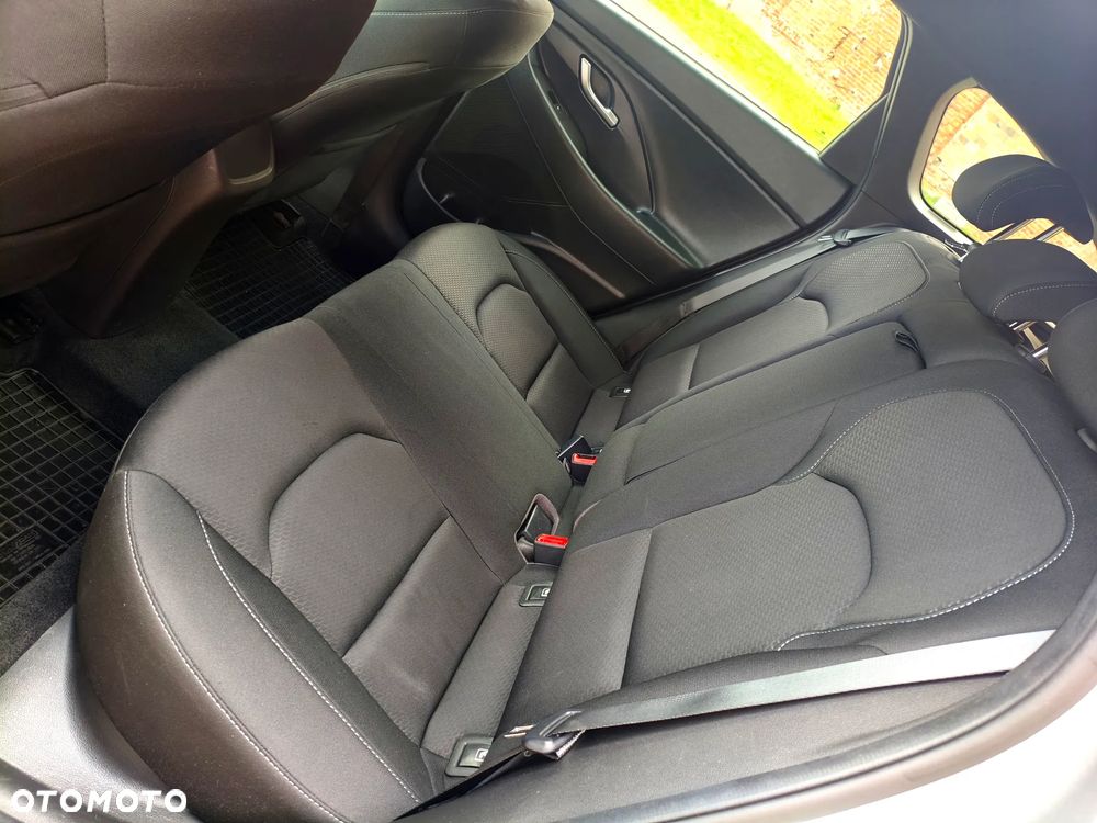 Hyundai i30 1.6 D Comfort - 13