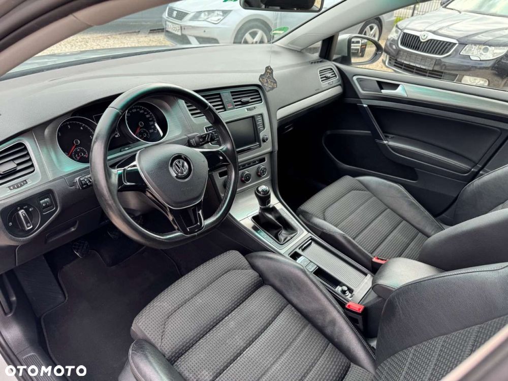 Volkswagen Golf - 22