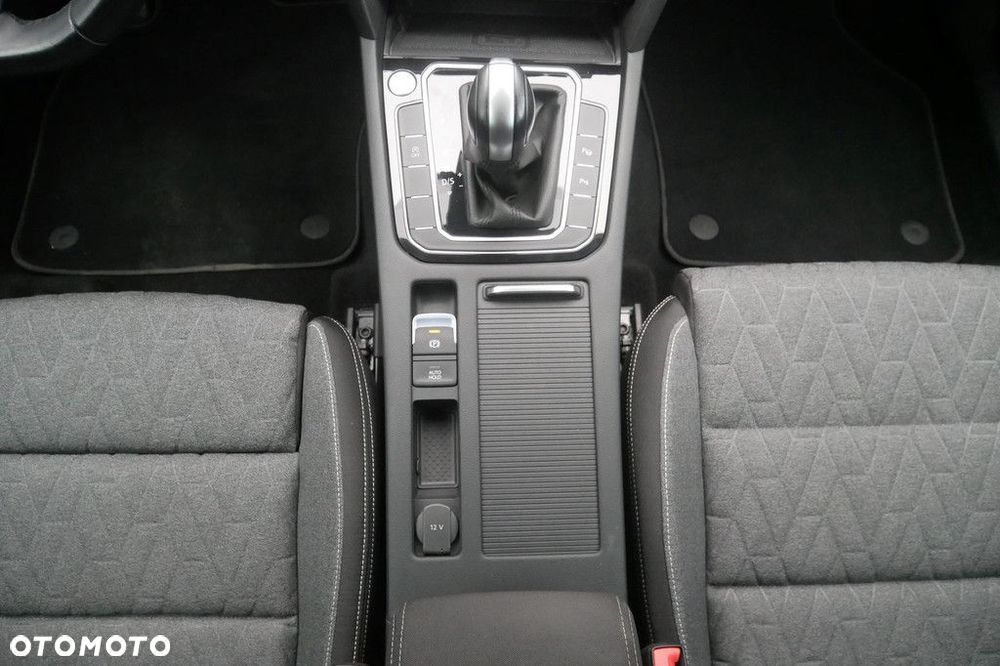 Volkswagen Passat Variant 2.0 TDI SCR Business DSG - 11