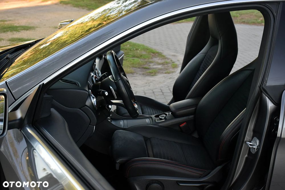 Mercedes-Benz CLA 200 7G-DCT UrbanStyle Edition - 11