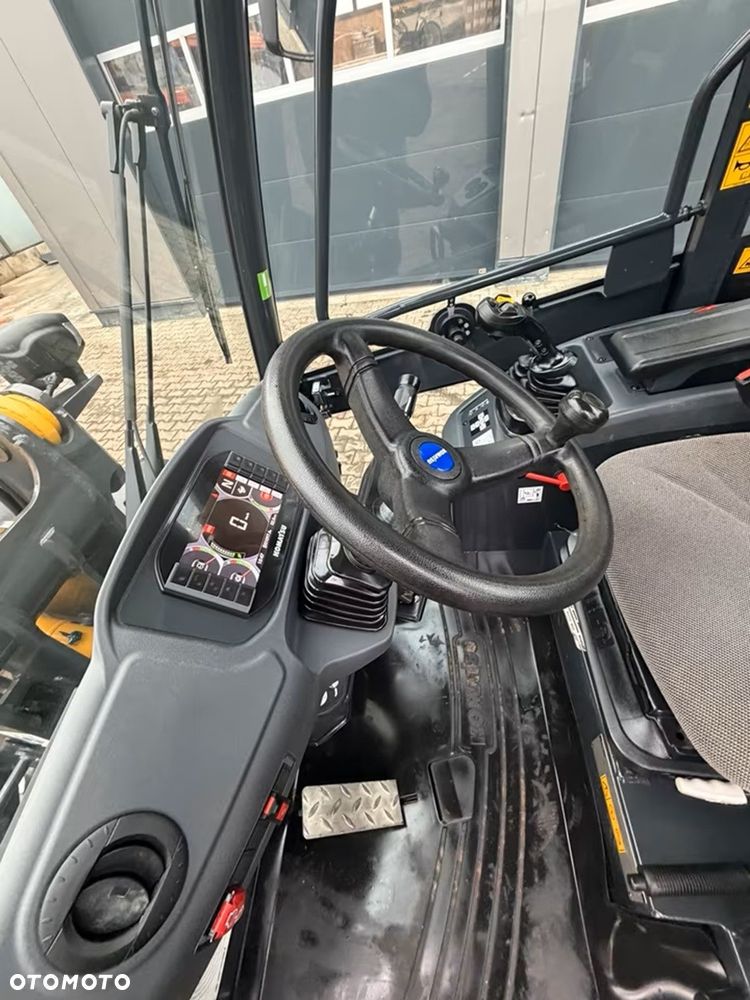 Komatsu WA70 M-8E0 - 19