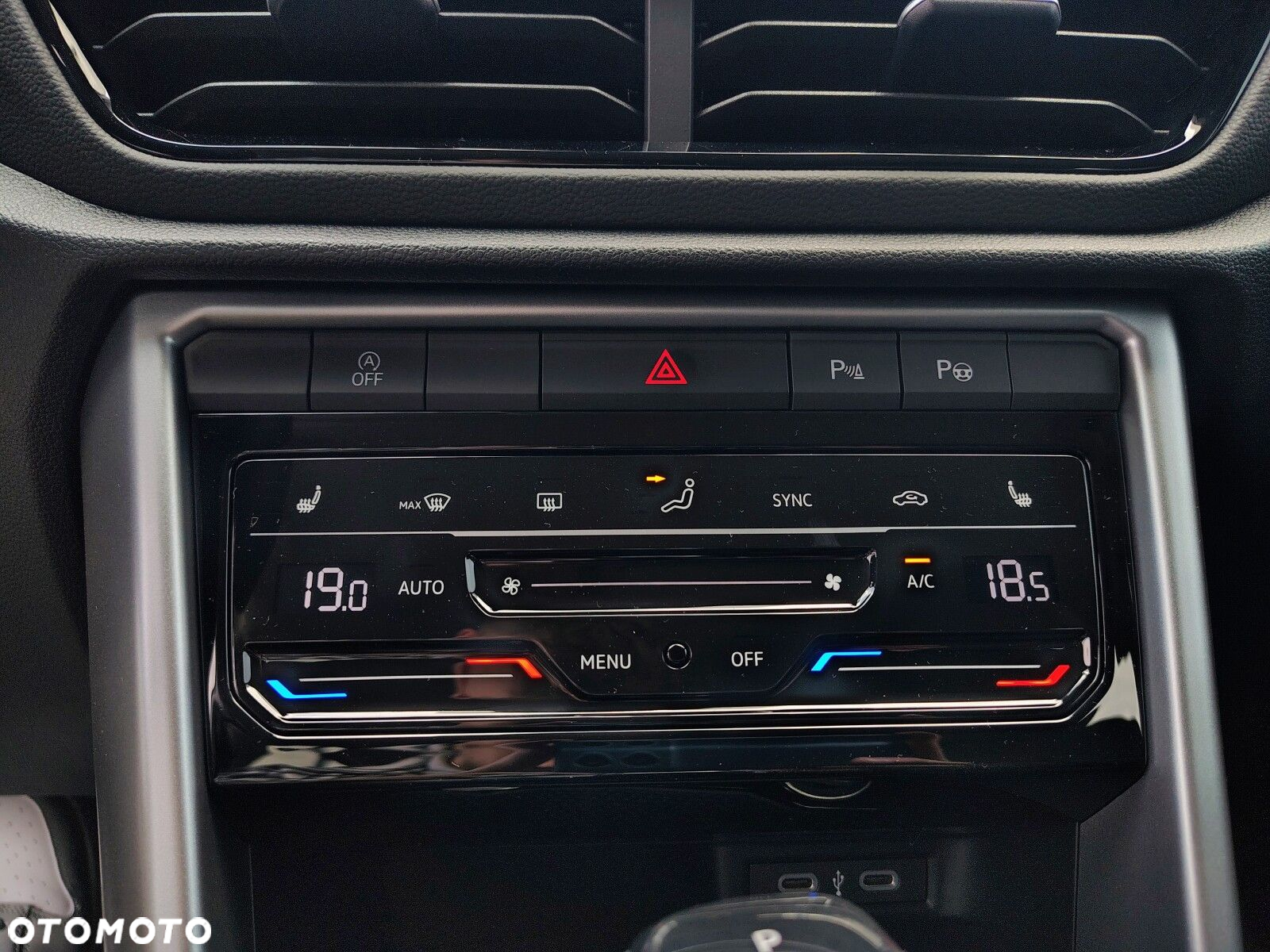 Volkswagen T-Roc - 16