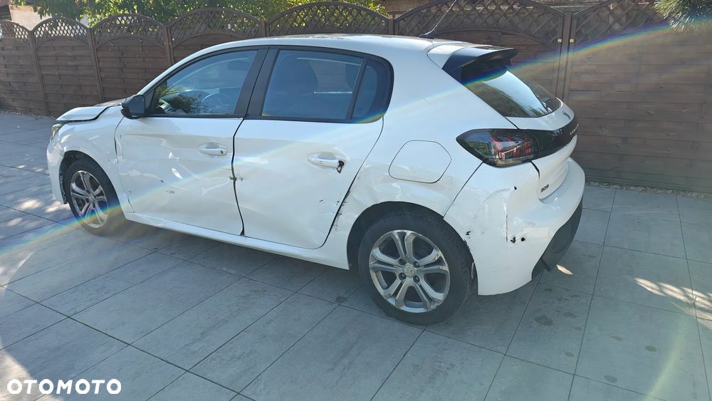 Peugeot 208 - 5