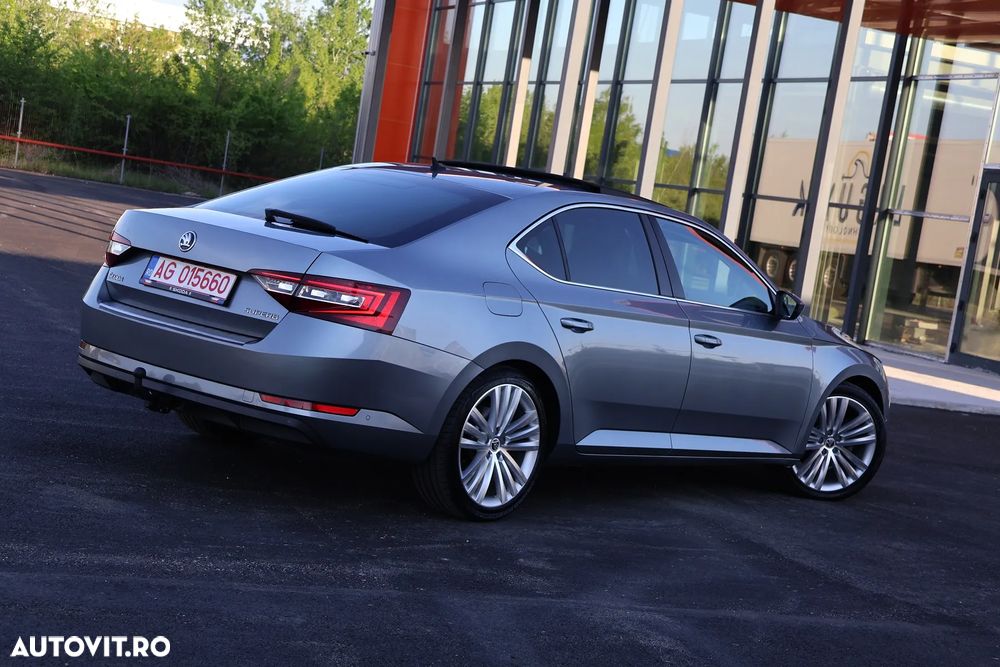 Skoda Superb 2.0 TDI Premium Edition - 6