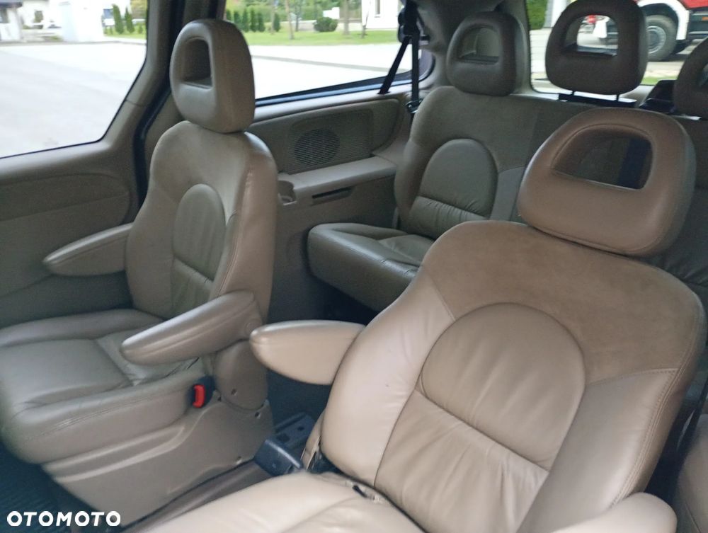 Chrysler Grand Voyager 3.3 Limited - 29