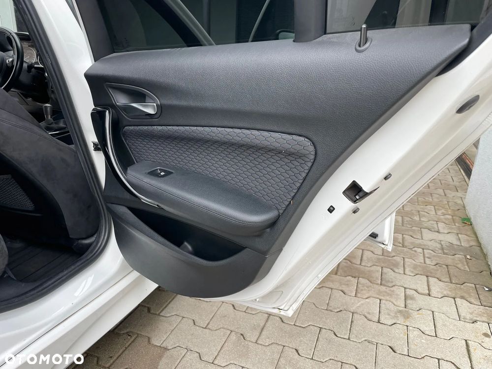 BMW Seria 1 120d M Sport - 35