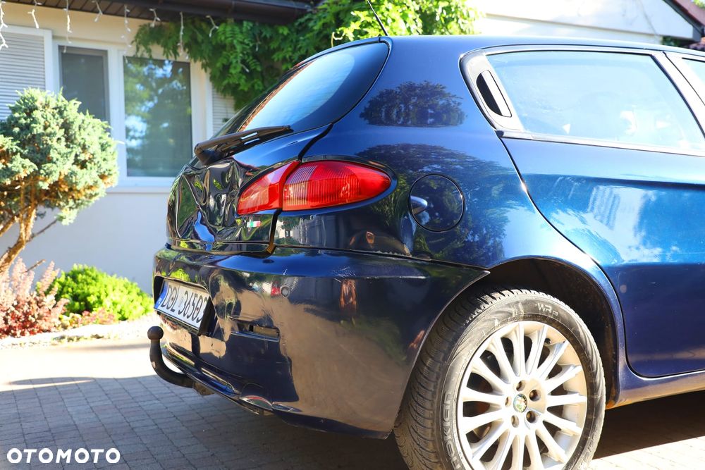 Alfa Romeo 147 - 8