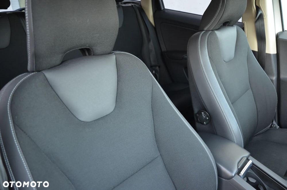 Volvo XC 60 D4 Momentum - 22