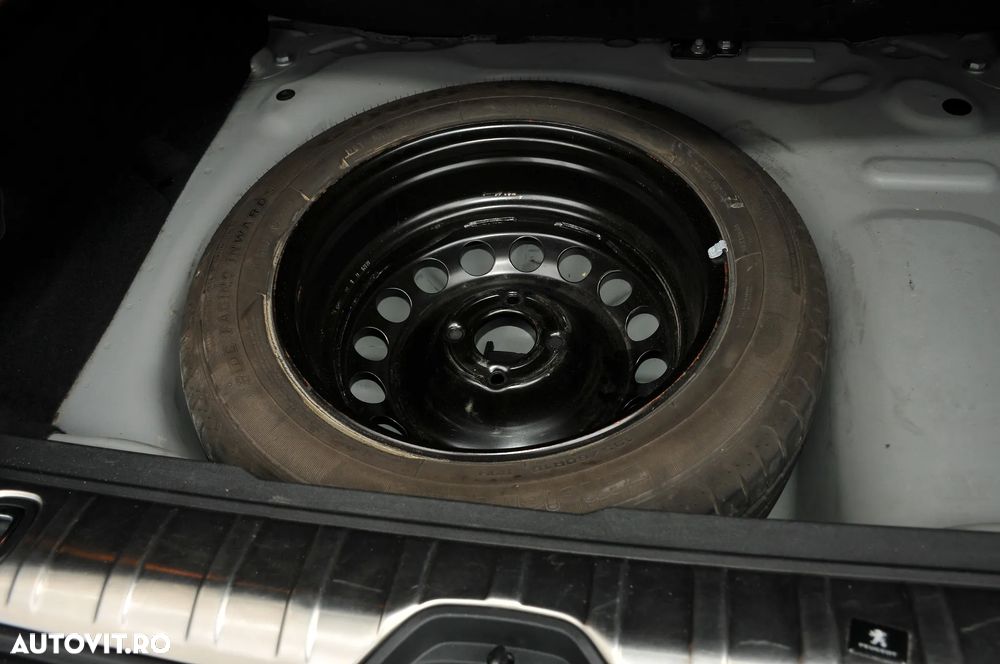 Peugeot 2008 PureTech 110 Stop&Start EAT6 Allure - 33