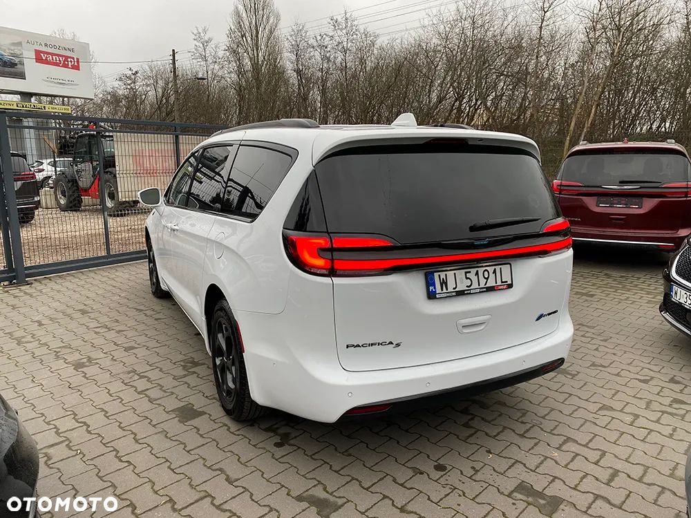 Chrysler Pacifica - 8