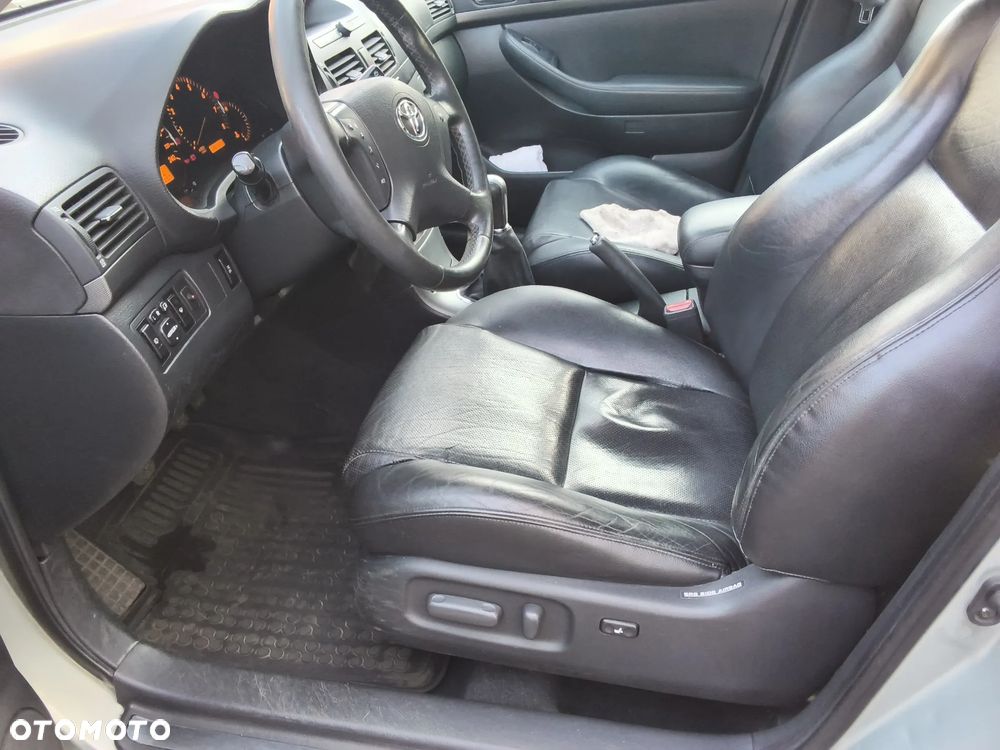 Toyota Avensis 2.0 VVT-i Prestige - 13