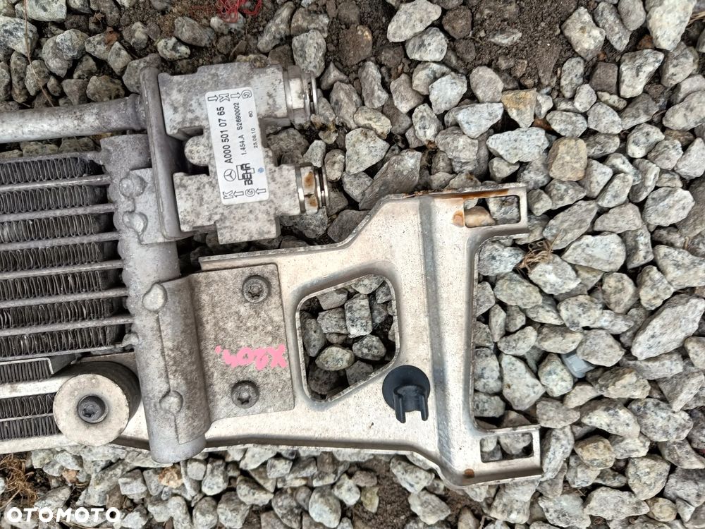 Mercedes W204 X204 GLK 3.0 V6 350 CDI Chłodnica Chłodniczka Oleju A2045001001 A0005010765 - 8