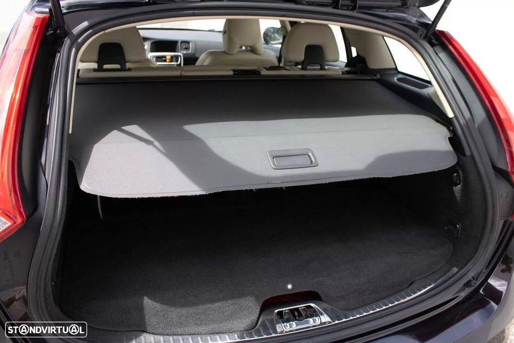 Volvo V60 D6 Plug-In-Hybrid AWD Geartronic Momentum — fotografia 38