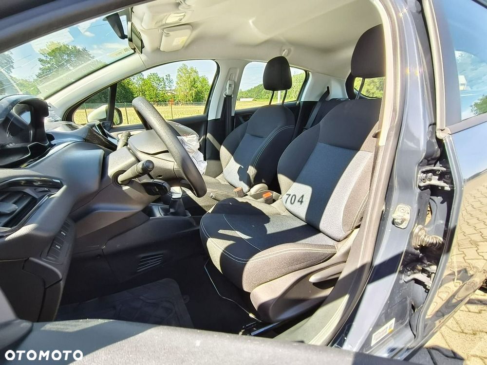 Peugeot 208 - 12