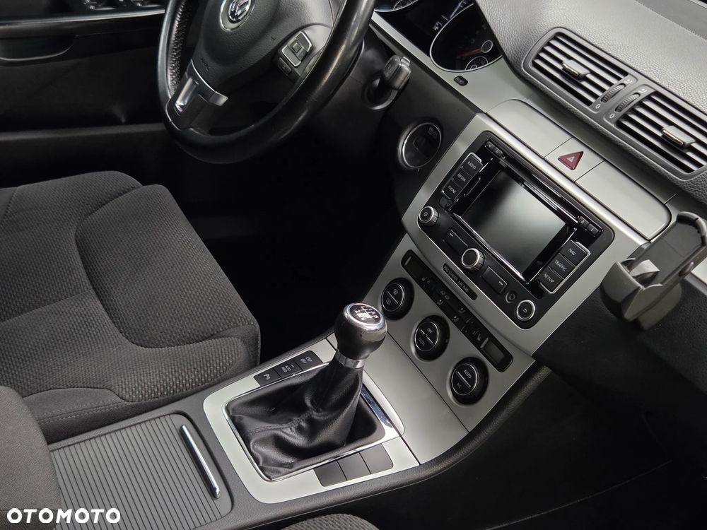 Volkswagen Passat Variant 2.0 TDI BlueMotion Technology DPF Comfortline - 15